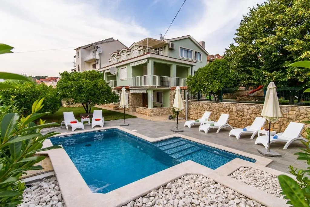 Apartment In Okrug Gornji With Pool, Terrace, Ac, Wifi, Washing Machine 3436-5 Trogir
