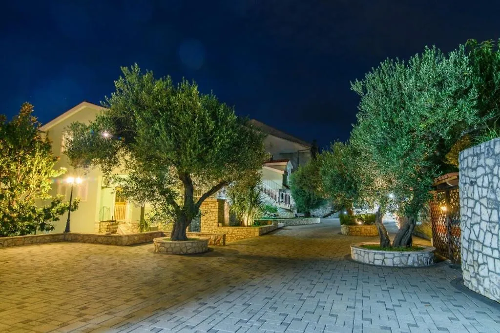 Apartment In Okrug Gornji With Pool, Terrace, Ac, Wifi, Washing Machine 3436-5 Trogir