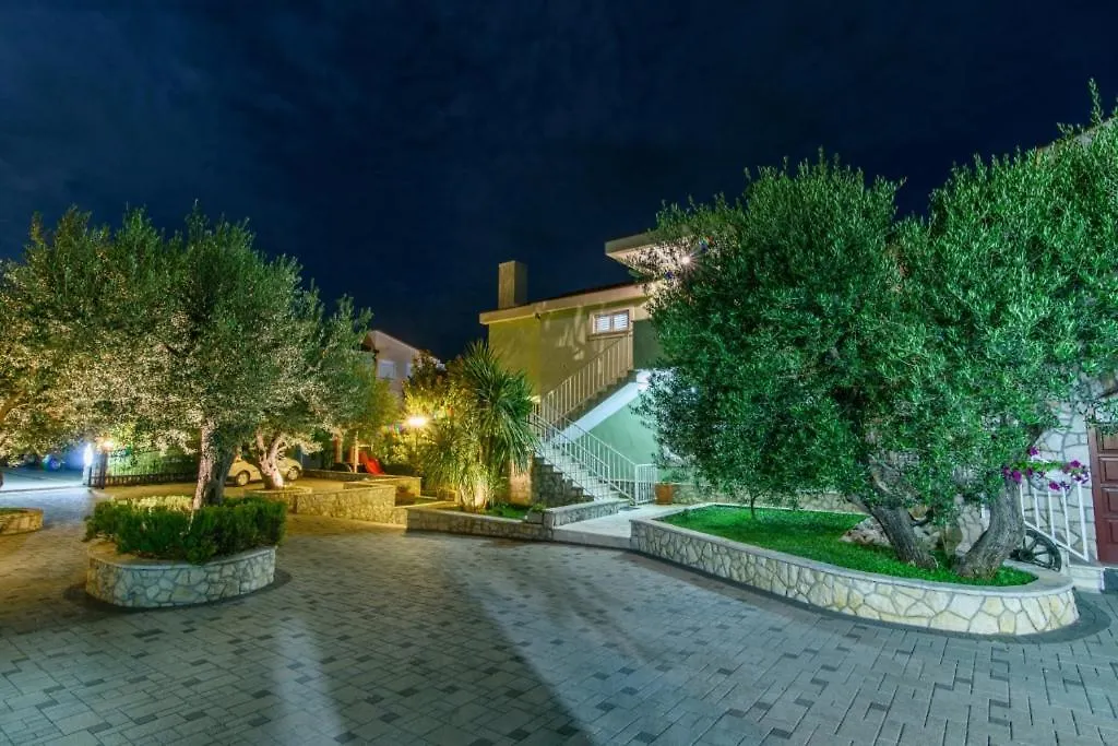 Apartment In Okrug Gornji With Pool, Terrace, Ac, Wifi, Washing Machine 3436-5 Trogir